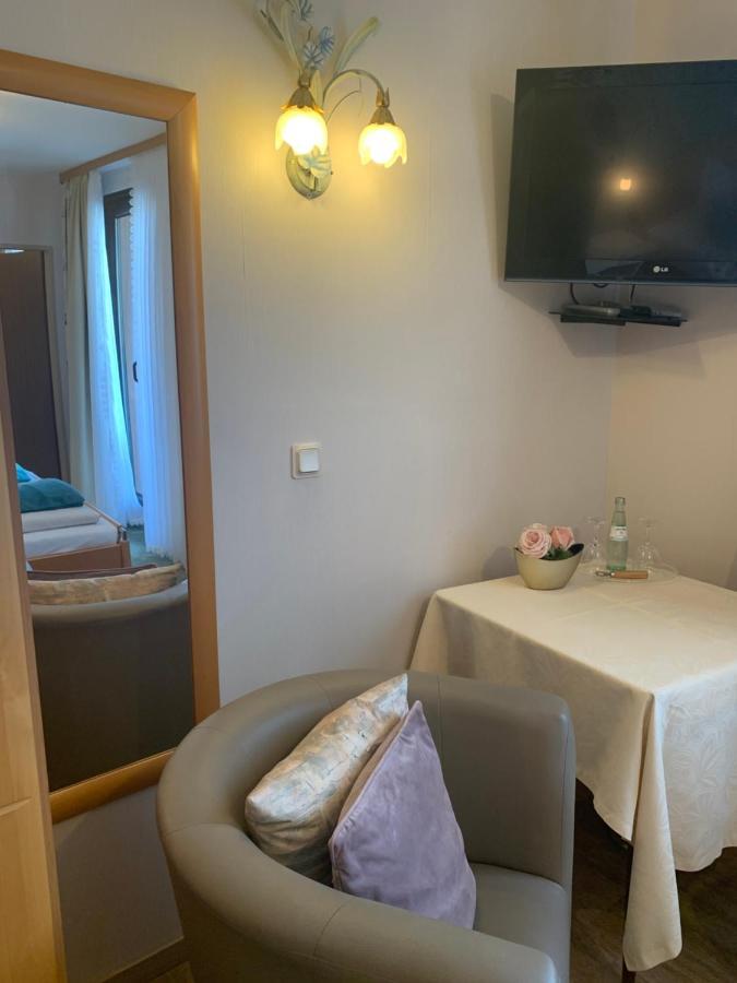 Restaurant Landgasthof Zum Wiesengrund Newel Esterno foto