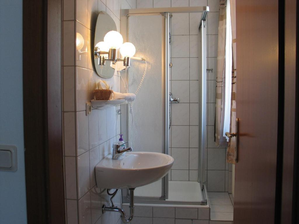 Restaurant Landgasthof Zum Wiesengrund Newel Camera foto