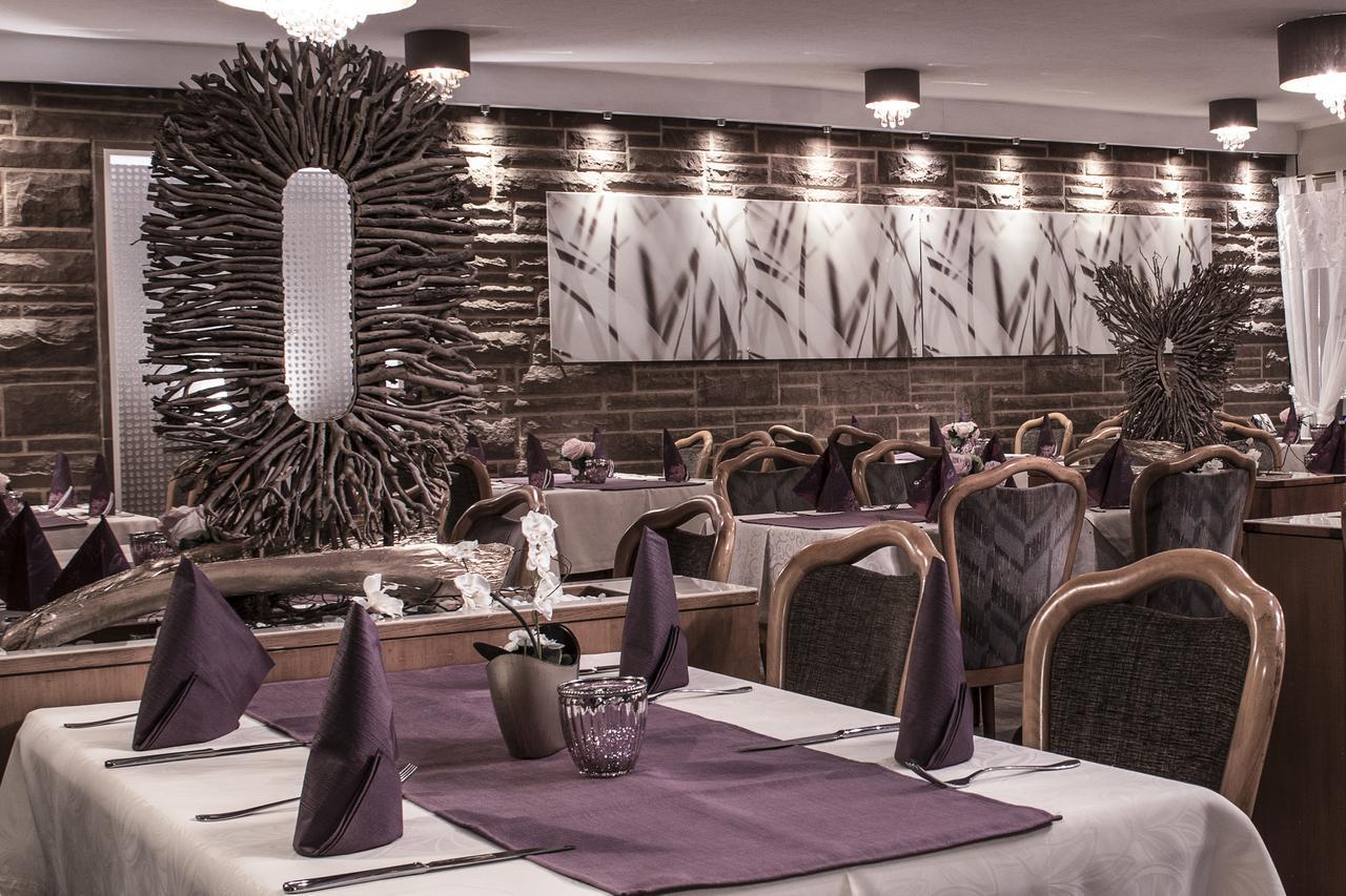 Restaurant Landgasthof Zum Wiesengrund Newel Esterno foto