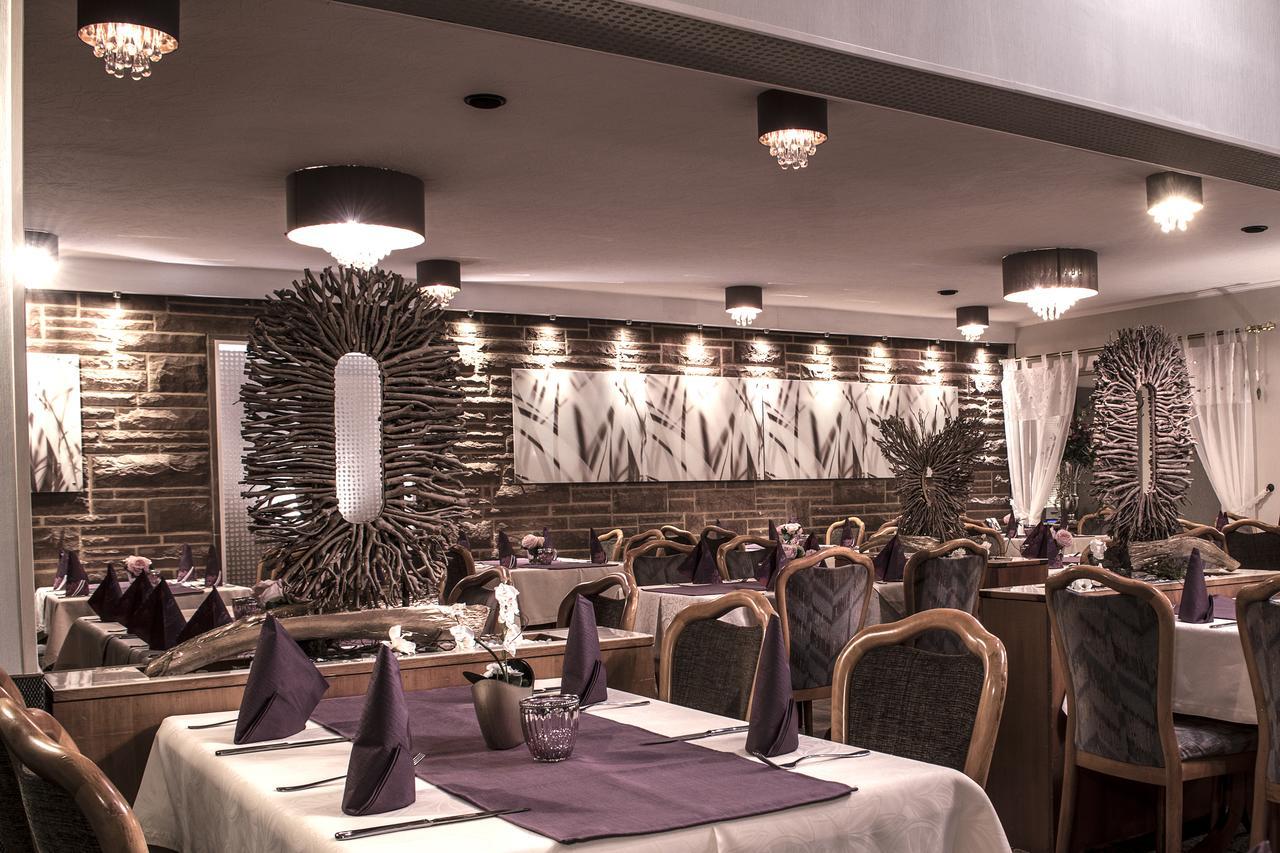 Restaurant Landgasthof Zum Wiesengrund Newel Esterno foto