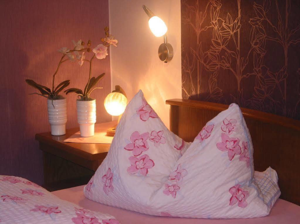 Restaurant Landgasthof Zum Wiesengrund Newel Esterno foto