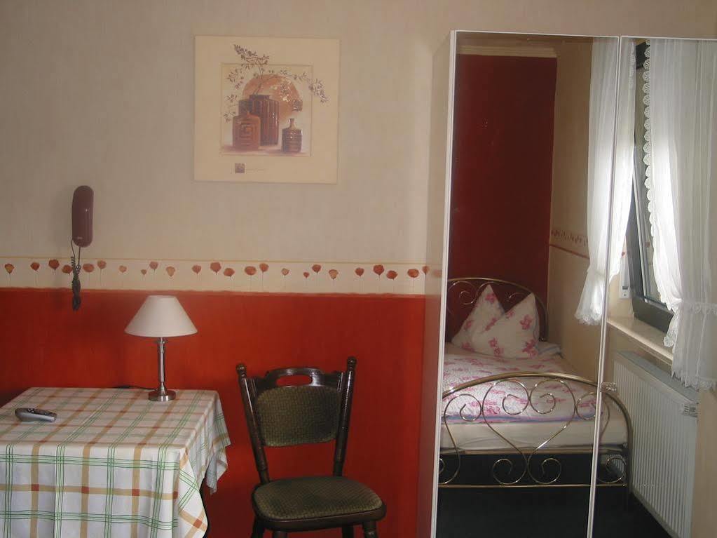 Restaurant Landgasthof Zum Wiesengrund Newel Esterno foto