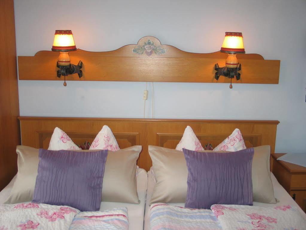 Restaurant Landgasthof Zum Wiesengrund Newel Esterno foto