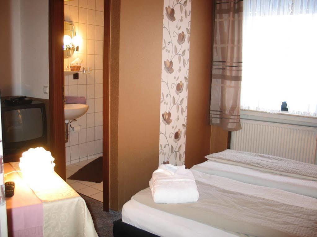 Restaurant Landgasthof Zum Wiesengrund Newel Esterno foto