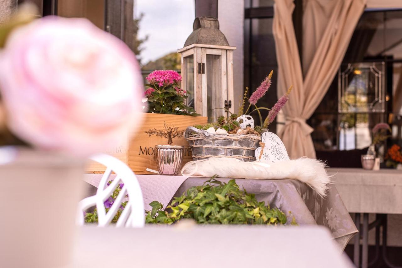 Restaurant Landgasthof Zum Wiesengrund Newel Esterno foto
